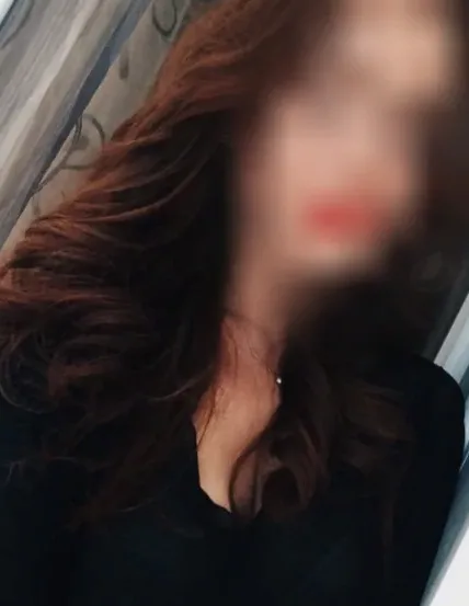 Amira, 31