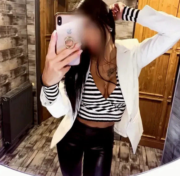 Daniela, 34