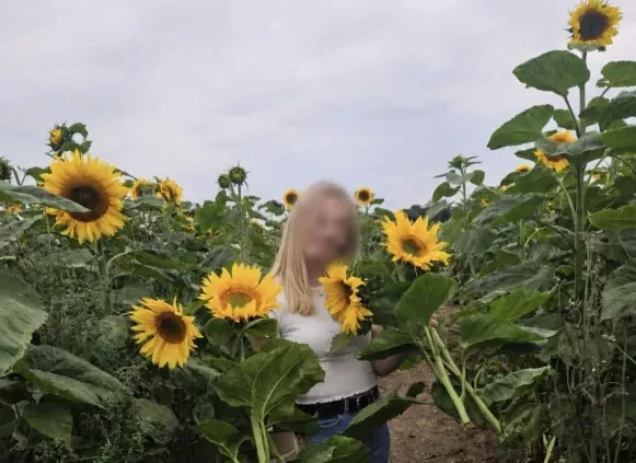 Emily, 32