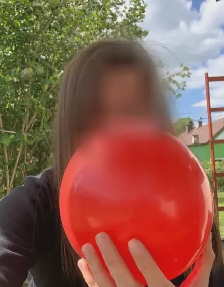 Lilly, 28