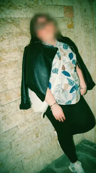 Manuela, 29