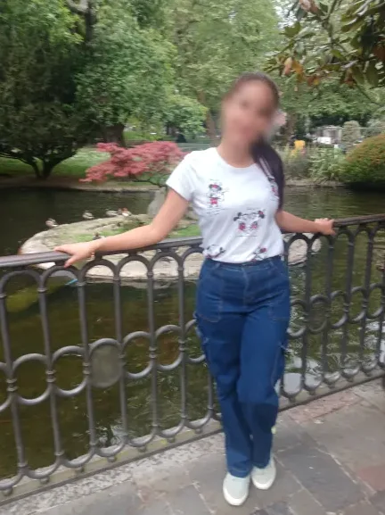 Manuela, 22