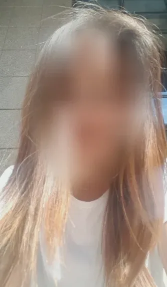 Mia, 34