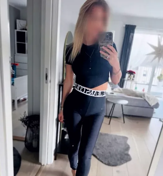 Nicole, 32