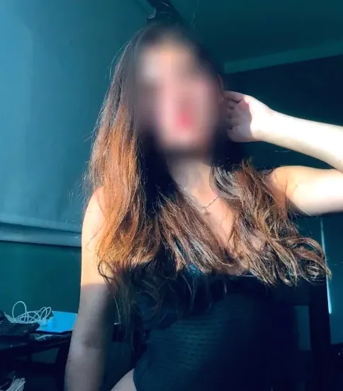 Pauline, 32